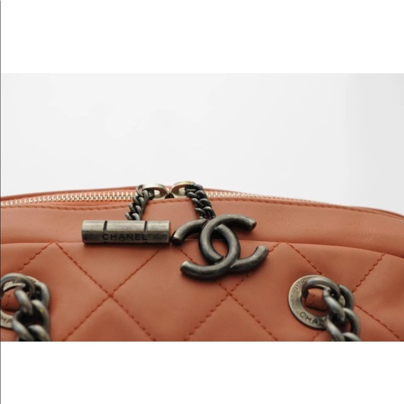 )CHANEL BOWLER SHOULDER BAG - Picture 6 of 8